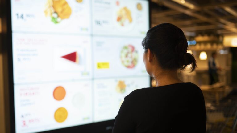 Strengthen Your Dining With Digital Displays
