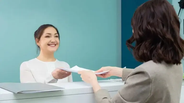 hotel lobby area digital signage software, Reach Media Network
