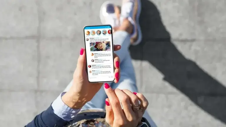 Reach Media Network social media digital signage software