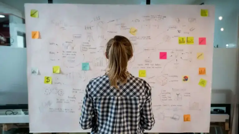 5 reasons why you need digital signage software, Reach Media Network