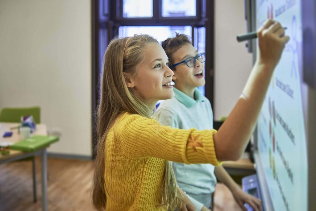 10 Reasons Why Elementary Schools Need Digital Signage Software