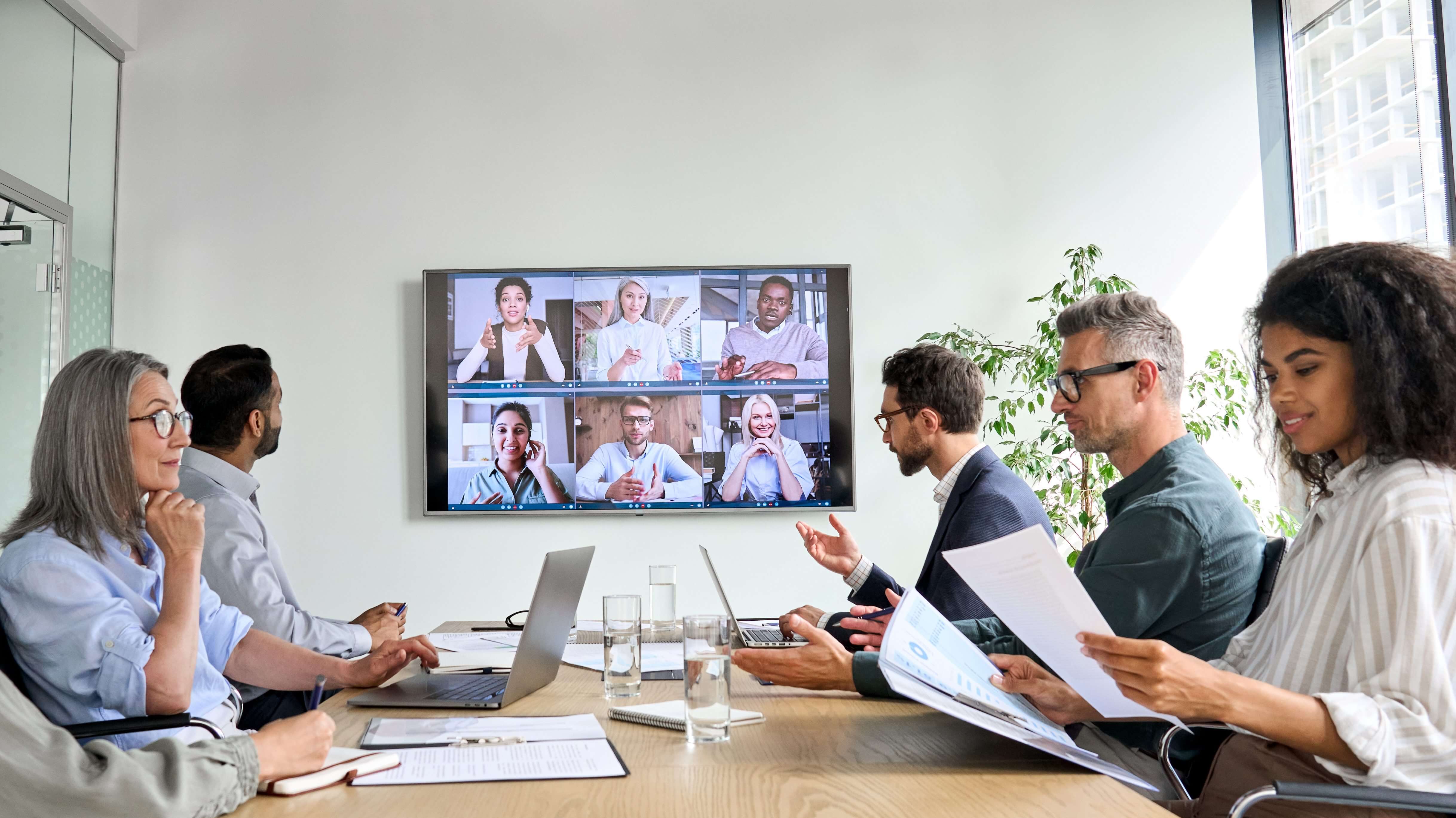 How To Use Digital Signage to Improve Corporate Communication With Staff