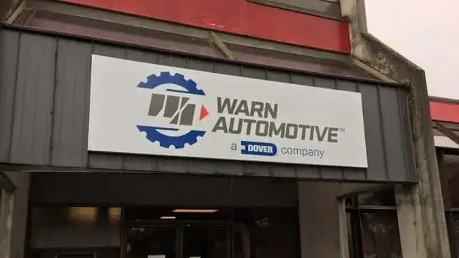 Warn Automotive digital signage, Reach Media Network
