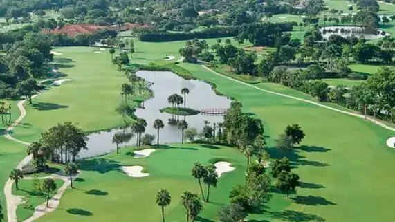 Country Club of Naples golf course, Reach Media Network digital signage case study