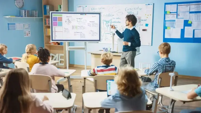 Elementary school digital signage, Reach Media Network