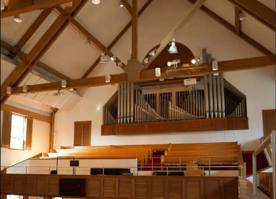 Meetinghouse Church featuring organ pipes in sanctuary, Reach Media Network digital signage case study