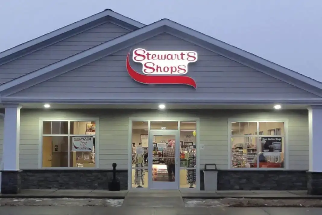 Stewart's Shops exterior, Reach Media Network digital signage case study